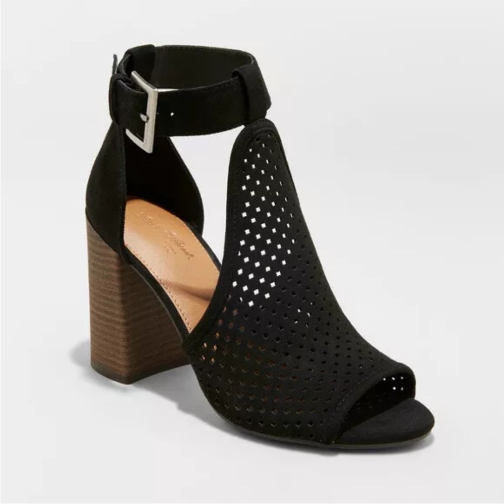 Universal Thread Women's Size‎ 6.5 Hannah Sling Back Black Sandals